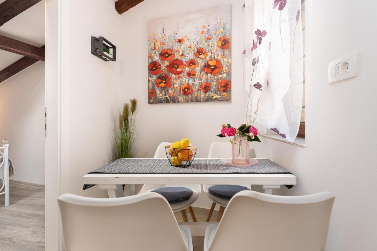 Relax In 2 Bedroom App In Old Town W/Ac And Wifi Rovinj Buitenkant foto